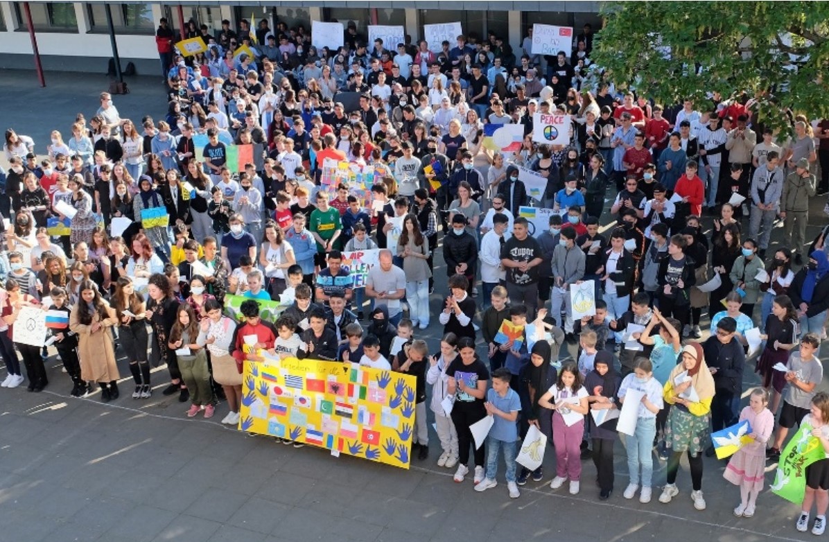 Die Schler der Heinrich-Heine-Realschule sind sich einig: Krieg ist nie wichtiger als Frieden. (Foto: privat)