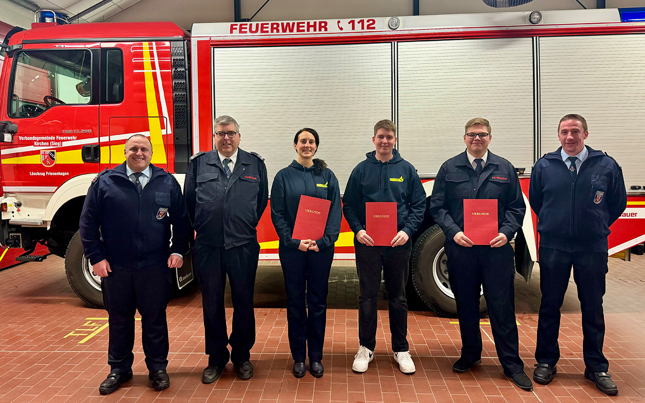 Feuerwehr Friesenhagen nahm Befrderungen aktiver Kameraden vor