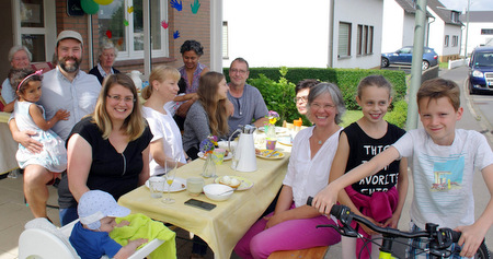 Wenn 2200 Menschen gemeinsam frhstcken, ist das schon auergewhnlich. In Hhr-Grenzhausen ist es normal. (Foto: Quartiersmanagement Hhr)