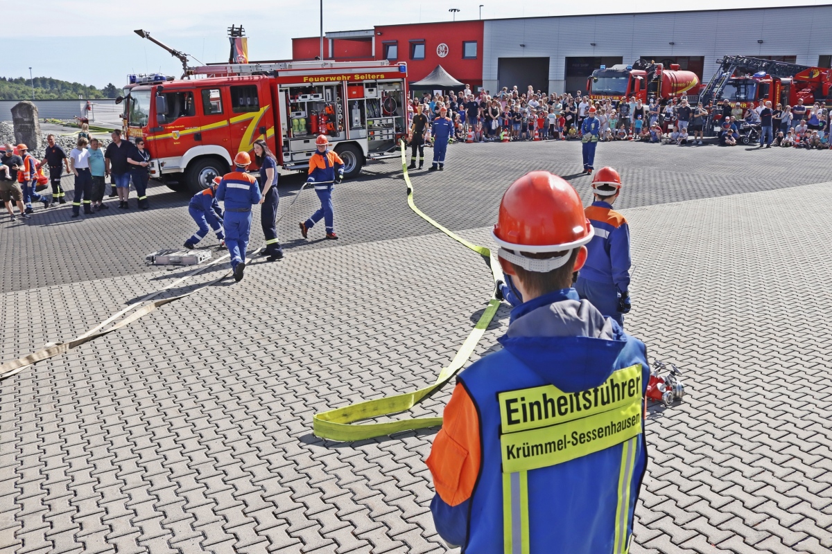 Bei schnstem Wetter fand ein abwechslungsreicher und gelungener Nachmittag zur Nachwuchswerbung am Feuerwehrgertehaus in Selters statt. (Fotos: Feuerwehr)