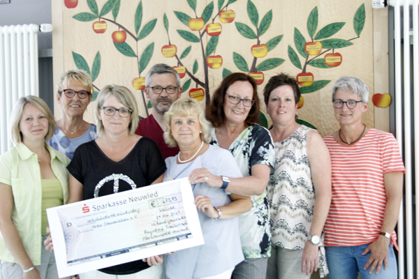 Frauen treffen sich und spenden in Oberhonnefeld