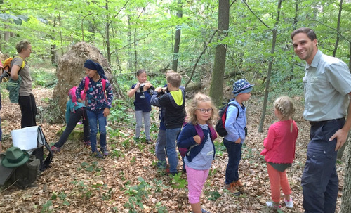 Beim Tastspiel Blindes Reh hatten die Kinder viel Spa. (Foto: FWG Selbach) 