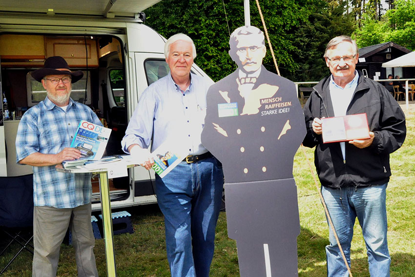 Organisatoren Heinrich Depke, Dieter Steding und der stellvertretende Vorsitzende der Raiffeisengesellschaft Josef Zolk (v.l.). Fotos: Verein