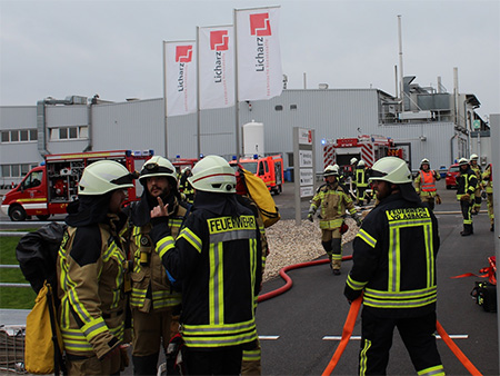 Einsatzbung auf dem Gelnde der Fa. Licharz. Fotos: Feuerwehr VG Asbach