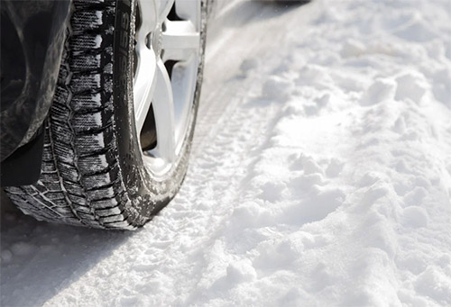 Frostschutz, Reifen, Batterie: So wird das Auto winterfest