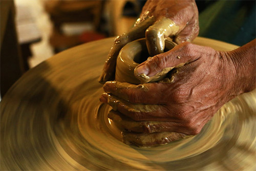 Im Keramikmuseum Westerwald kann man seine eigenen Kunststcke anfertigen. Foto Quelle: pexels.com / <a href=https://www.pexels.com/de-de/@retosatti/ target=_blank rel=nofollow>@retosatti</a> 