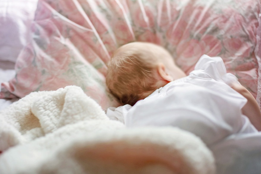 Damit Babys erholsam schlafen knnen, ist eine optimale Raumtemperatur wichtig. Foto Quelle: pixabay.com / <a href=https://pixabay.com/de/users/jillwellington-334088/ target=_blank rel=nofollow>jillwellington</a> 