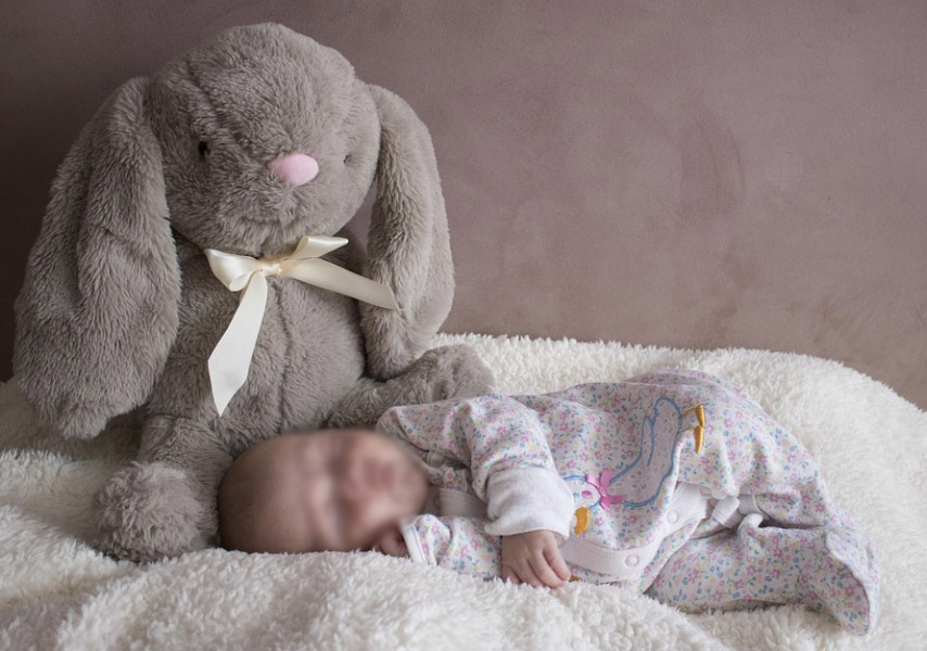 Es gibt einige wichtige Tipps, wie Eltern ihre Babys in der Nacht richtig anziehen. Foto Quelle: pixabay.com / <a href=https://pixabay.com/de/users/platinumportfolio-428424/ target=_blank rel=nofollow>platinumportfolio</a>