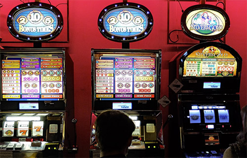 Slot-Games zhlen zu den beliebtesten Spielen in Casinos und Online-Casinos. Foto Quelle: pixabay.com / <a href=https://pixabay.com/de/users/djedj-59194/ target=_blank rel=nofollow>djedj-59194</a>