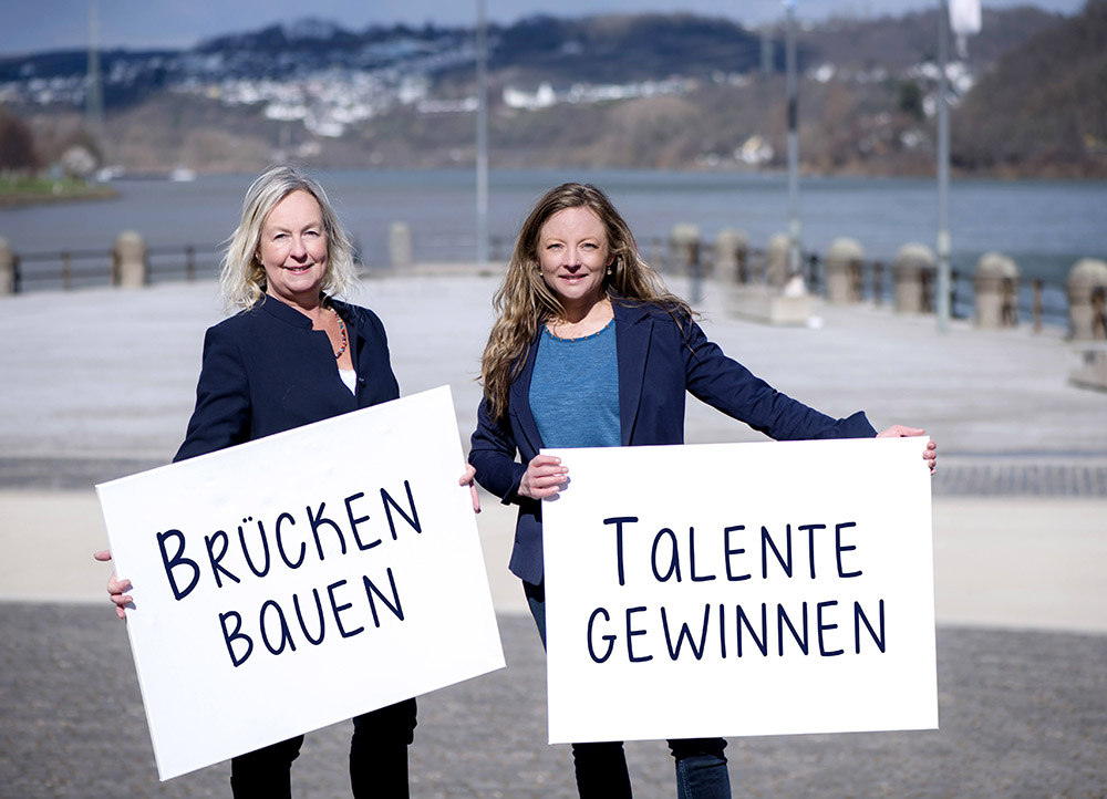 Foto: Die Grnderinnen von JOBS FOR MOMS, Anke Hollatz und Hanna Jones. Quelle: jobsformoms.de