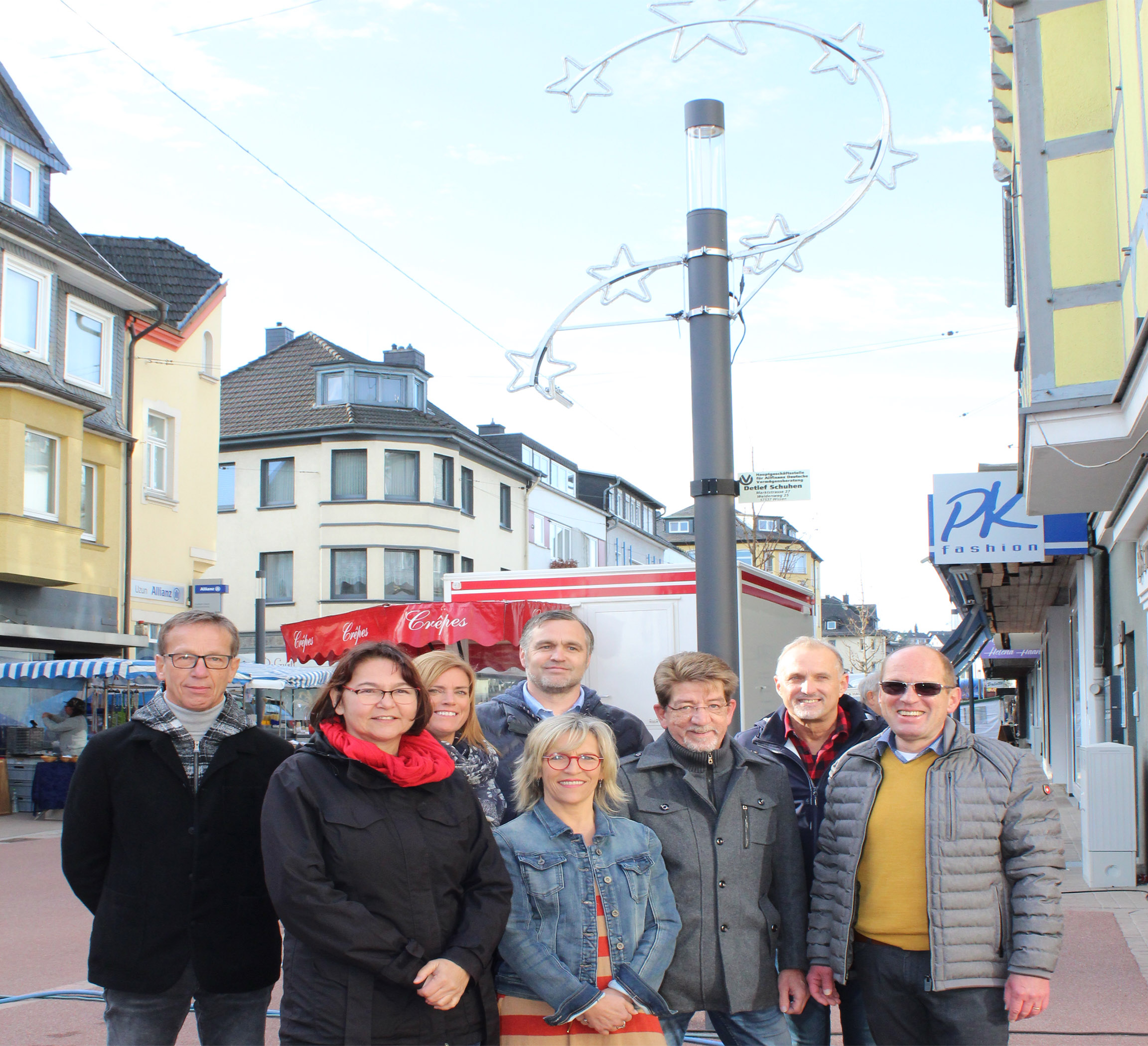 Das Team vom Treffpunkt Wissen mit Citymanager freuen sich gemeinsam auf den 24. November, wenn "Wissen erstrahlt" und die Sternenschweife ihre Premiere feiern. (Foto: Treffpunkt Wissen)