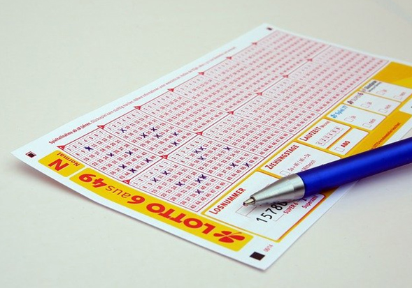 Lotto: Dummensteuer oder spannende Tradition?