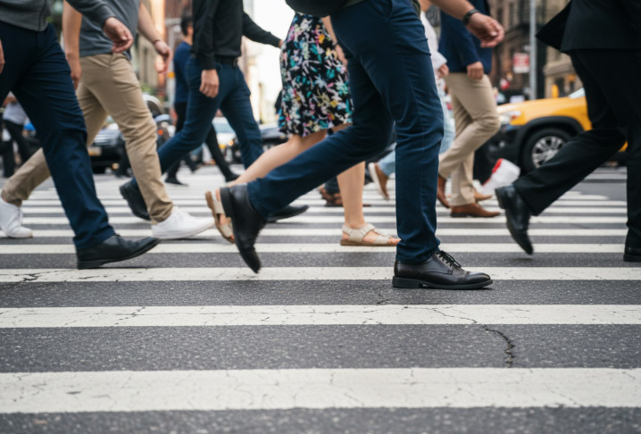Der Mittelstand ist im Wandel. Zwischen Stillstand und Bewegung verluft nur ein schmaler Grat. (Symbolfoto KI generiert)