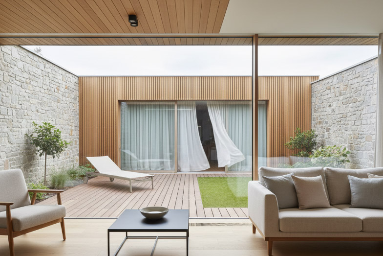 Gro�e Fensterfronten: Maximales Tageslicht im modernen Wohnraum