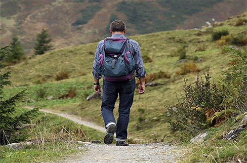 Foto Quelle: <a href=https://pixabay.com/de/photos/bergsteigen-mann-pfad-weg-berge-455338/ target=_blank rel=nofollow>pixabay.com</a>