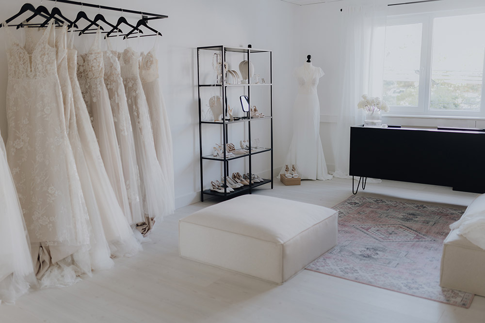 Das "Wundervoll Atelier" in Altenkirchen bietet ein breites Angebot an Brautmode. Fotos: PR