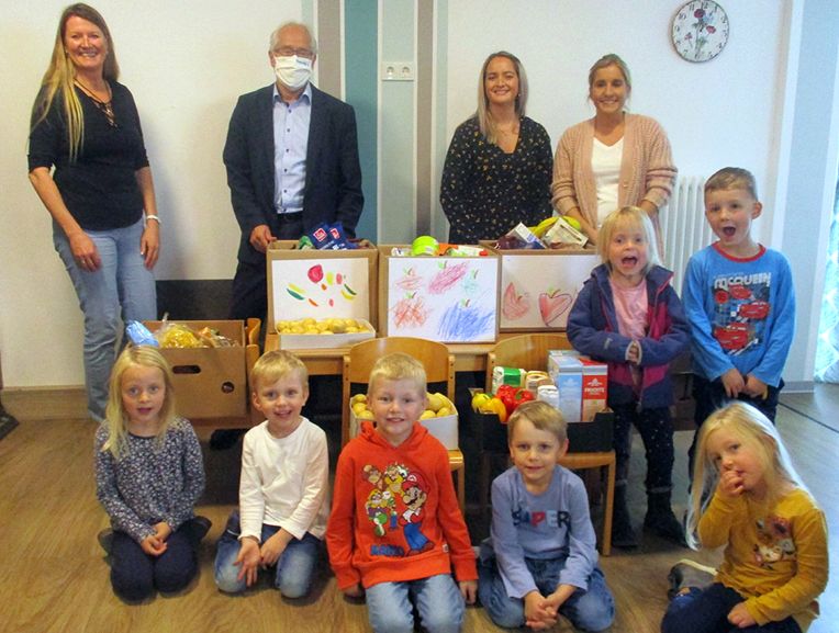 Kinder der Kita Kinder Garten Eden spenden fr die Tafel