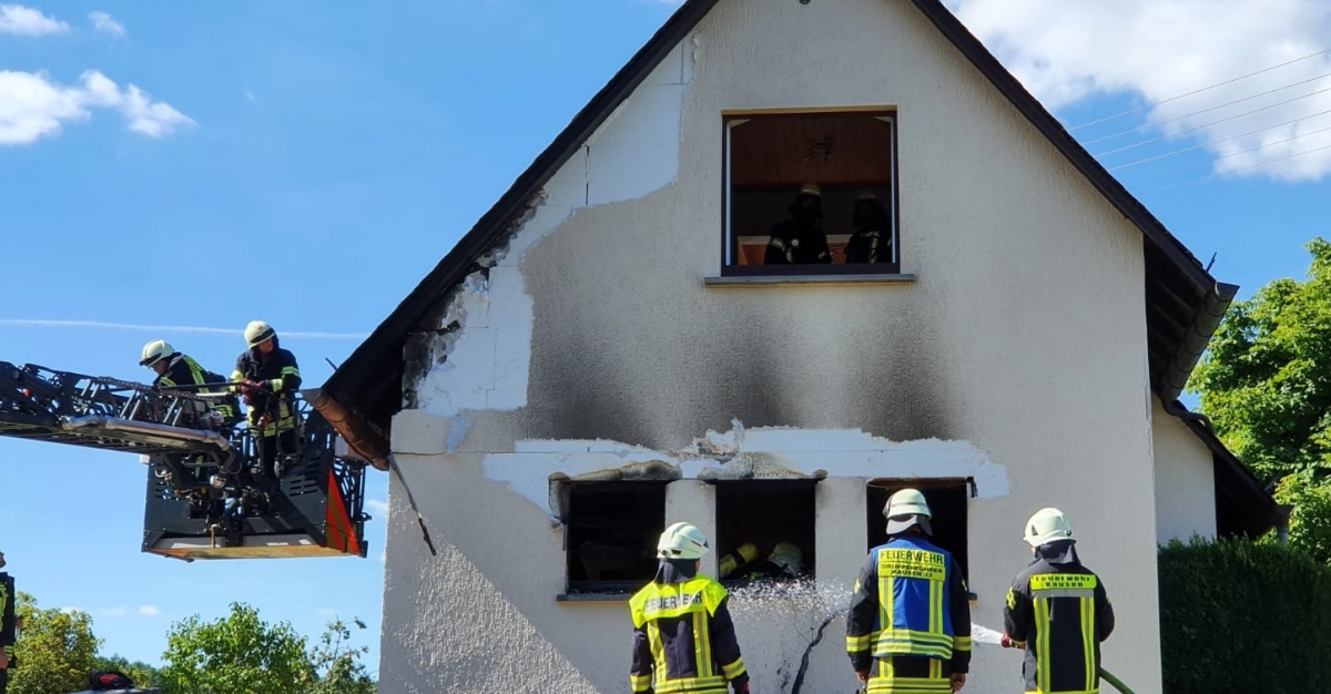 Garagenbrand in Dickendorf: Feuerwehr verhindert Schlimmeres
