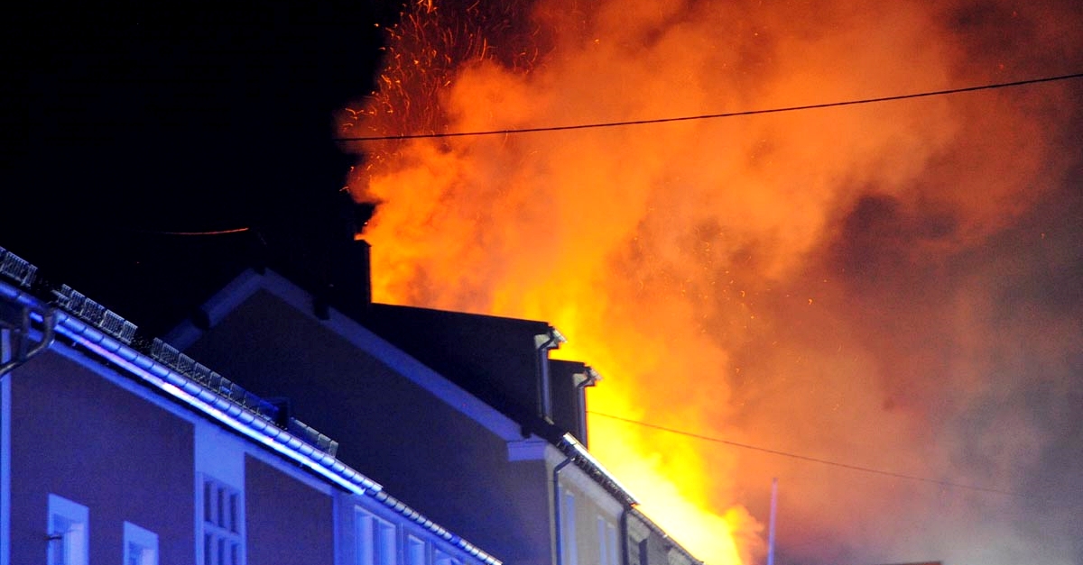 Gebudebrand in Altenkirchen - 90 Krfte im Einsatz