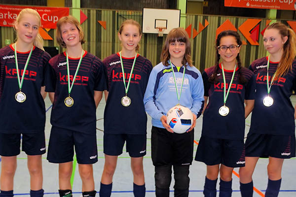 Der neue Kreismeister der C-Juniorinnen,  SV Gehlert  (v.l.) Marie Marenbach, Marie Fischer,  Lena Patschowski, Kim Fischer, Jasmin Alkan, Olivia Westendorf. Foto : Willi Simon