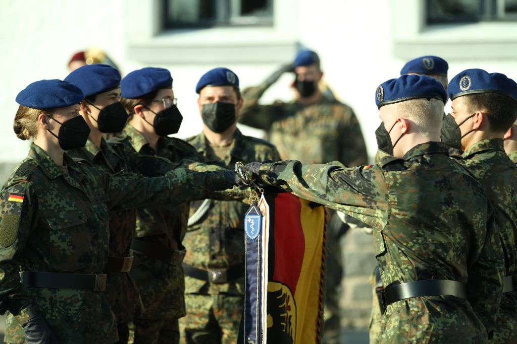 Feierlichen Gelbnis in der Stadt Rennerod. Foto: Sanittsregiment 2 