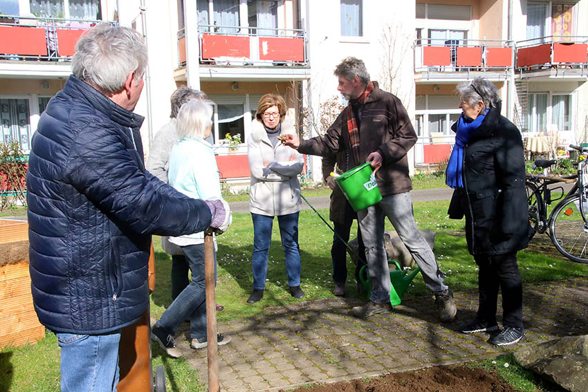 Gute Nachbarschaft begnstigen gemeinsam grtnern wchst heran 