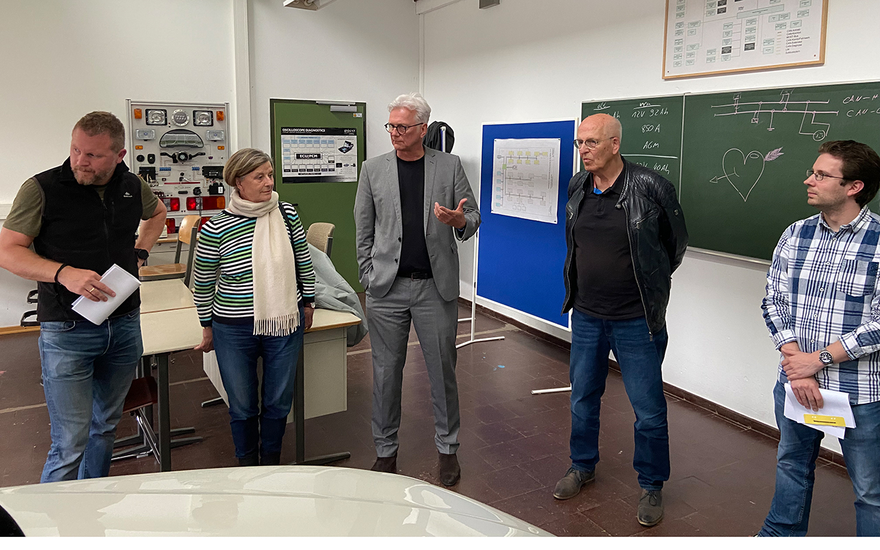Mitglieder der Arbeitsgruppe beim Besuch der BBS Betzdorf-Kirchen. (Foto: Tobias Gerhardus)