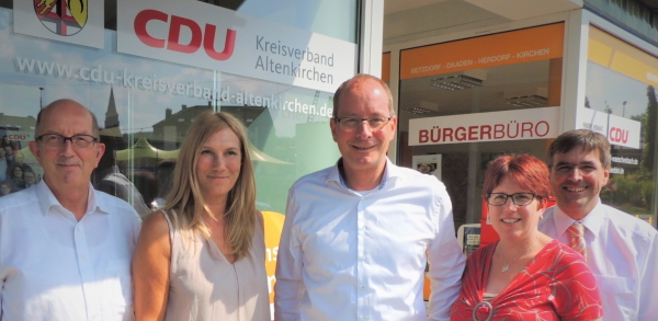 Antrittsbesuch des CDU-Generals in Betzdorf: (von links) CDU-Kreisvorsitzender Michael Wschenbach, MdL, CDU-Mitarbeiterin Gaby Klschbach, Generalsekretr Gerd Schreiner, MdL, die neue CDU-Landtagsabgeordnete Jessica Weller und Dr. Josef Rosenbauer, Vorsitzender der CDU-Kreistagsfraktion. (Foto: CDU)