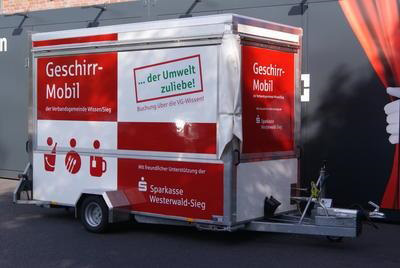 Das Geschirr-Mobil ist mit kompletten Gedecken und einer Splmaschine ausgestattet. (Foto: AWB)