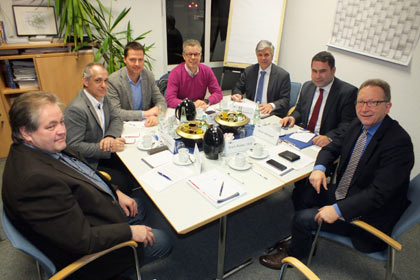 Die medizinische Versorgung stand im Fokus einer IHK-Beiratssitzung mit dem heimischen CDU-Bundestagsabgeordneten Erwin Rddel (rechts). IHK-Teilnehmer waren Christoph Bhmer, Andreas Winters, Thomas Bellersheim, Volker Hammer, Dr. Ulrich Bernhardt und Regionalgeschftsfhrer Oliver Rohrbach (von links). Foto: Reinhard Vanderfuhr/Bro Rddel)