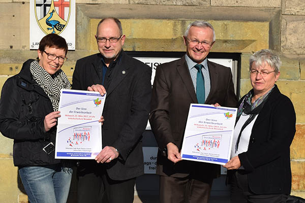 Rita Hoffmann-Roth, Gesundheitsfrderung, Dr. Ulrich Kettler, Psychiatriekoordinator, Erster Kreisbeigeordneter Achim Hallerbach und Doris Eyl-Mller, Gleichstellungsbeauftragte, laden Fachleute und Interessierte zur diesjhrigen Neuwieder Gesundheitskonferenz ein. Foto: Kreisverwaltung