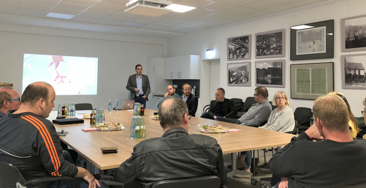 Die Wirtschaftsfrderung der Verbandsgemeinde Kirchen im Austausch mit den Unternehmen vor Ort. (Foto: Verbandsgemeinde Kirchen) 