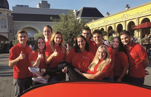 Die neuen Azubis der Sparkasse Westerwald-Sieg hatten auch viel Spa im Phantasialand. Fotos: Sparkasse