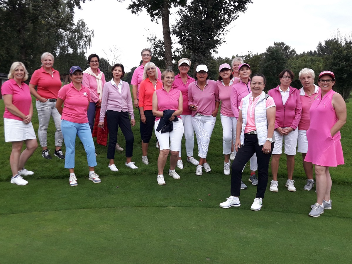 Teilnehmerinnen des Pink Ribbon Damentags im Golf Club Wiesensee e.V.. (Fotoquelle: Elke Schneider und Sonja Zggeler)