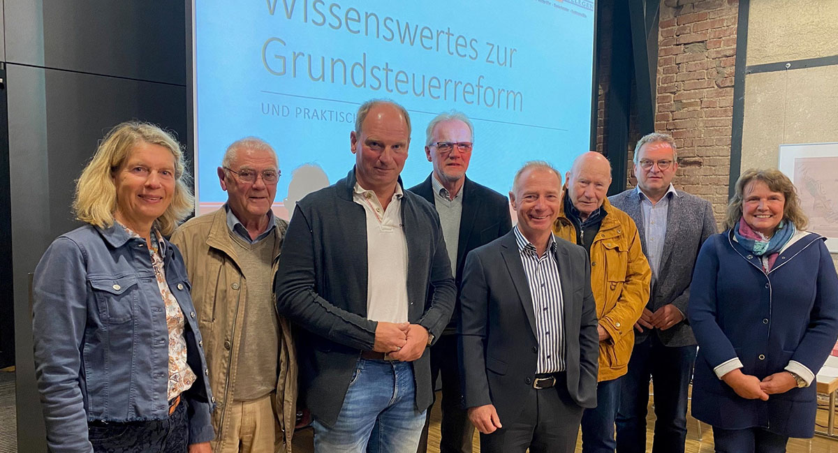 Wissenswertes zur Grundsteuerreform gab es bei der Veranstaltung des CDU Gemeindeverbandes Wissen, v. l. Dr. Katrin Salveter, Wolfgang Klein, Michael Rdder, Albert Rdder, Referent Dr. Wolfgang Kgler, Manfred Steinmann, Brgermeister Berno Neuhoff, Christiane Buchen, (Foto: Verwaltung)