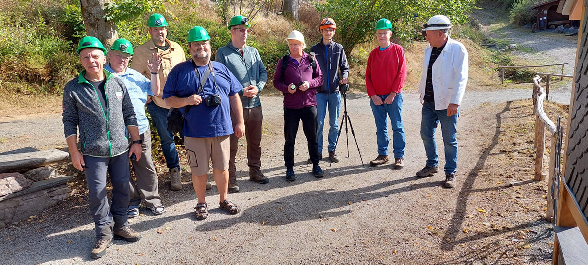 Die Exkursionsteilnehmer lieen sich ber den historischen Bergbau informieren.(Foto: Heimatverein Glck-Auf)