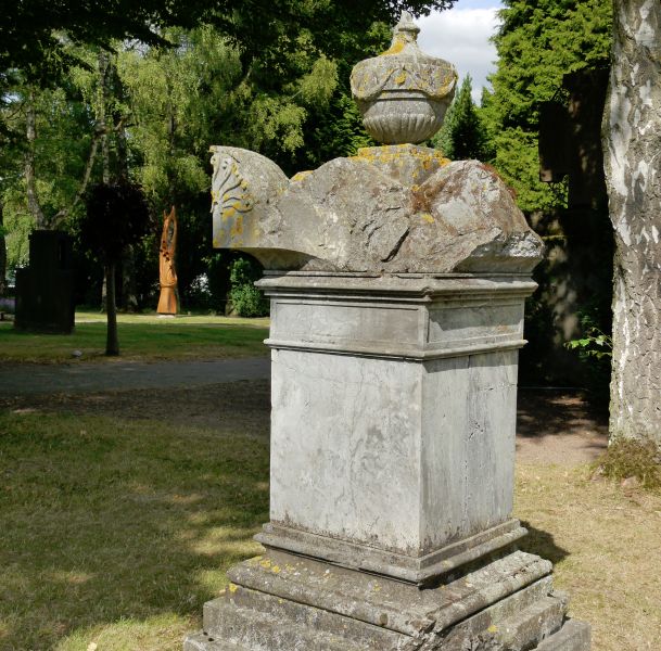 Verwittertes Grabmal der Familie von Esch. Foto: Stadt Montabaur