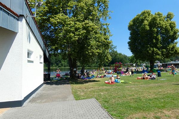 Die Liegewiese am Strandbad.