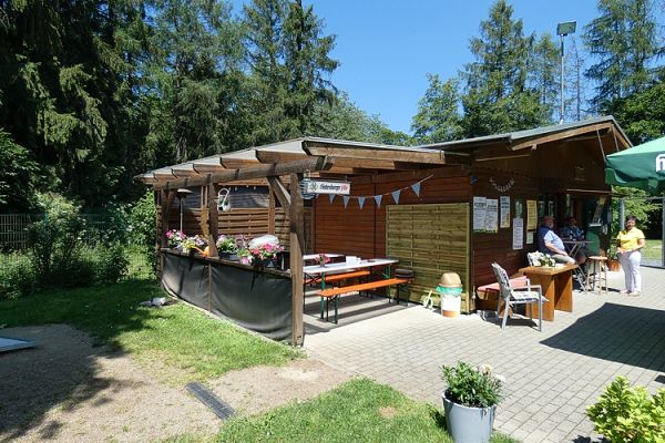 Die Blockhtte am Minigolfplatz.