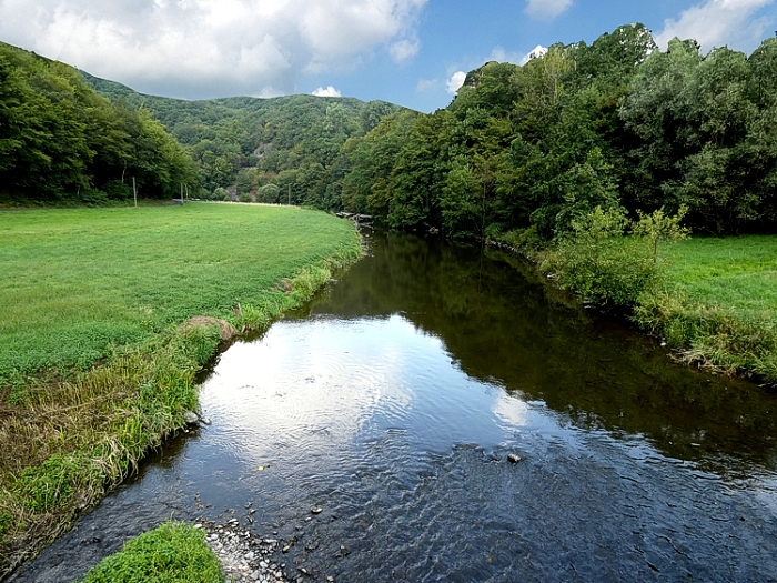 Familienwanderung im Tal der Nister bei Helmeroth