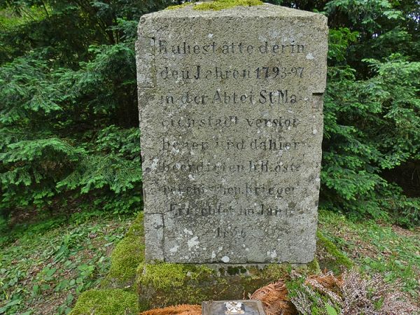 Inschrift auf dem Denkmal des Kaiserlichen Friedhofes.