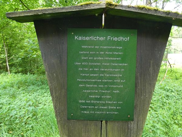 Informationen zum Kaiserlichen Friedhof.