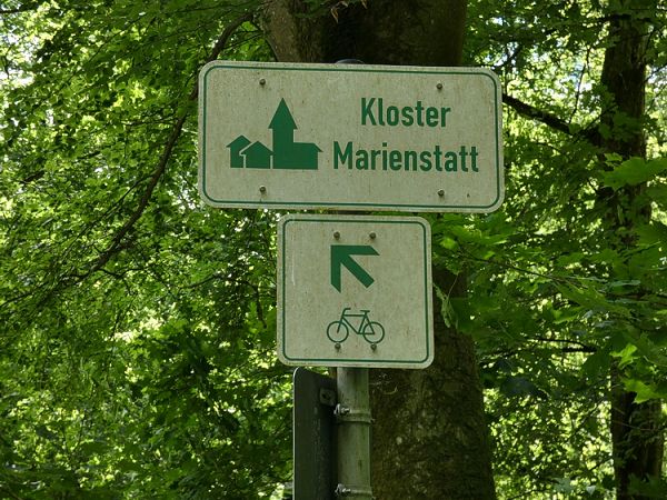 Wir gehen zum Kloster Marienstatt.