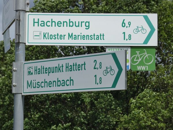 Wegweiser Richtung Marienstatt.