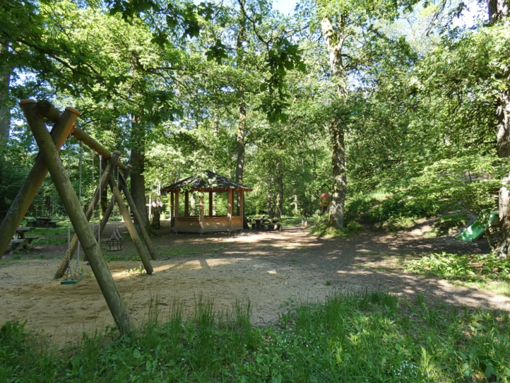 Der groe Abenteuerspielplatz ldt die kleinen Abenteurer zum Speilen ein.