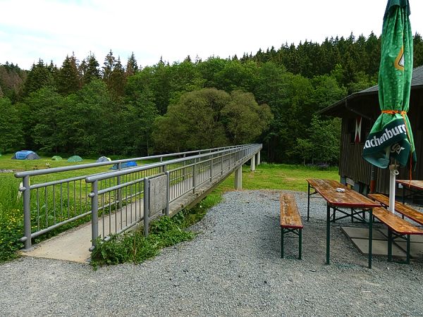 Der Wilhelmsteg fhrt zum Westerwaldsteig.