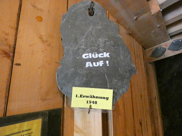 Schiefertafel aus dem Bergwerk. Foto: GRI