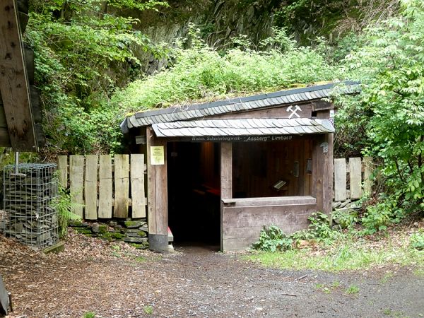 Eingangsbereich zum Schieferbergwerk in Limbach. Foto: GRI