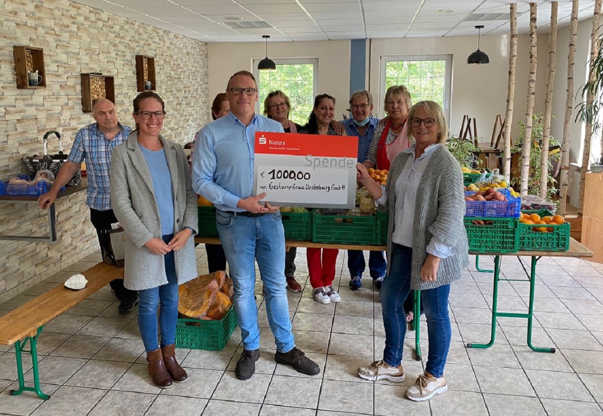 Vordere Reihe v.l.: Janine Moos (Personalabteilung), Timo Hogrebe (Werkleitung Fa. Gestamp Griwe), Petra Strunk (Stellvertretende Leiterin Diakonischer Werk Westerwald), hintere Reihe v.l.: Jakob Rommel, Waltraud Schultz, Elisabeth Fein, Maria Fenske, Herbert Gruss, Heike Lenze Brombach). (Fotos: privat)