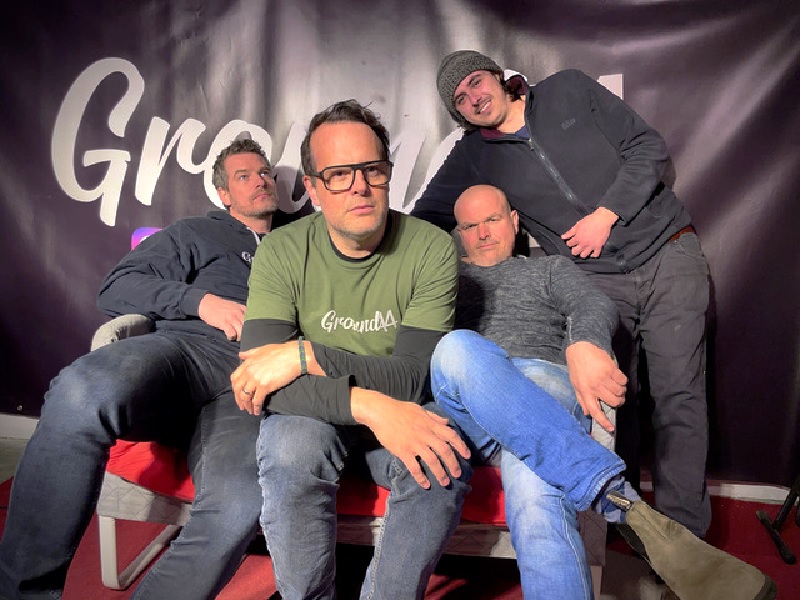 Ground44 aus Niederelbert spielt eigene sowie Coversongs beim Auftritt im
Caf b-05. (Foto: Christian Mncher)